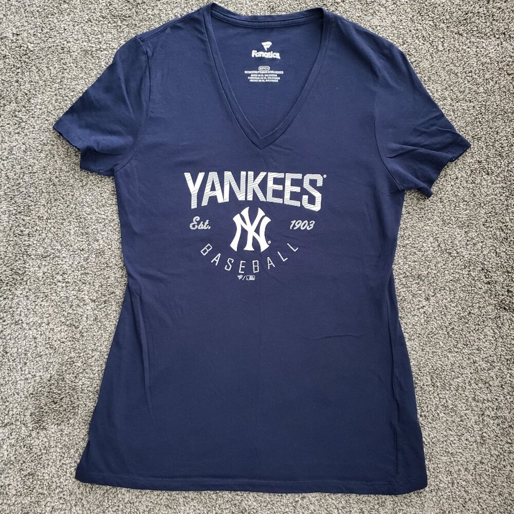 Fanatics Yankees Navy V-neck T-shirt Ladies Small